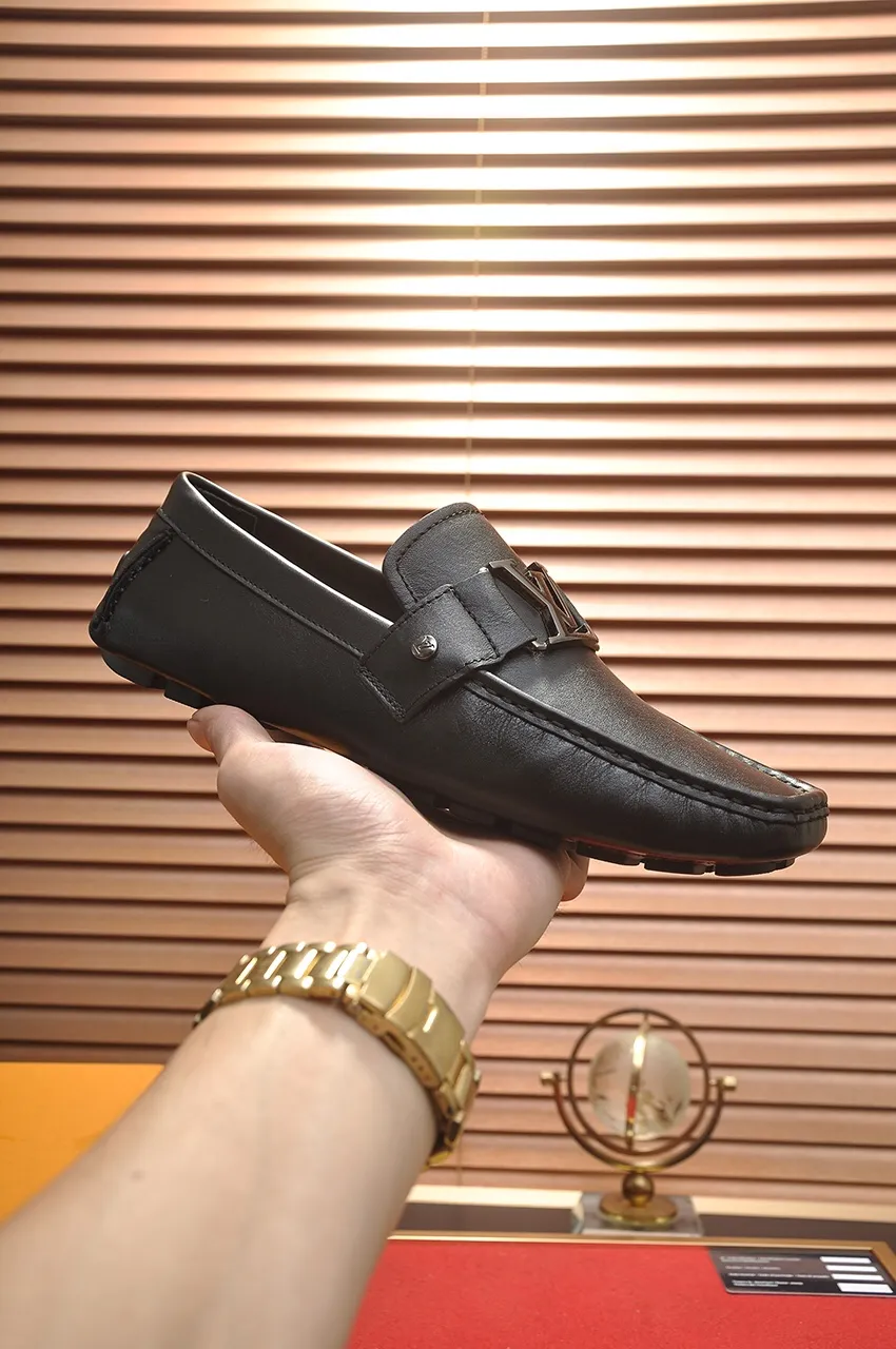 Men's men's shoes 💰420💶 [LV Doudou shoes] (water-dyed cowhide lining) new model is on the market, available on the official website. The new Doudou shoes are processed into single-color materials, and the uppers are made of imported cowhide material. The body of the shoe is fully hemmed with mark thread, and is lined with imported original cowhide leather. The elegant shoe shape is super suitable for all-matching, and the size is 38-44.